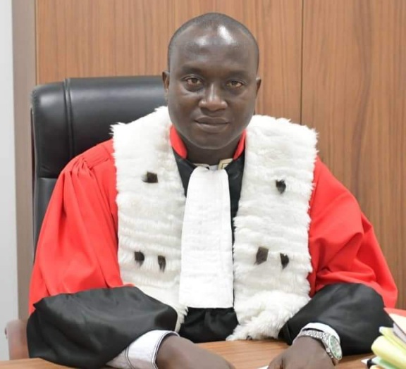 Sanction du magistrat Alghassimou Diallo : la Présidence défend une décision fondée sur « suffisamment de faits »