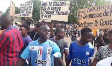 Et si on communiquait mieux pour éviter les crises (Par Laye Mamadi Condé)