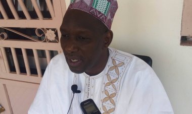 Labé : Un voleur chipe le tapis de prière du premier imam de la grande mosquée !