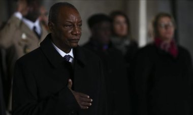 Covid-19 : Alpha Condé inconsolable pleure son ami Sekou kourouma !