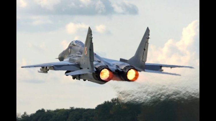 Défense: l’Algérie devient le premier pays africain à passer commande de Sukhoï Su-35 auprès de la Russie