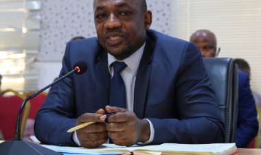 Un Ministre  a annoncé une plainte contre Facebook.