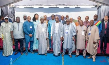 Coyah : Une délégation de la direction générale et du conseil d’administration de la PCG visite le chantier de l’entrepôt de stockage de médicaments à Manéah