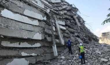 Un Hôtel de Trois Étages s'Effondre à la Minière