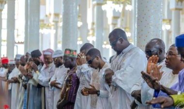 Le général Mamadi Doumbouya rend visite à une figure emblématique de la lutte pour l'indépendance