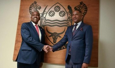 Botswana : Cérémonie de passation de pouvoir entre le nouveau Président et son prédécesseur