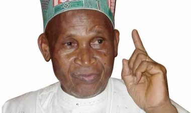 Sidya Touré rend hommage à Elhadj Boubacar Biro Diallo