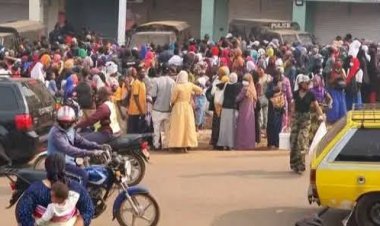 Guinée : Des Commerçants Poursuivis pour Distribution Illégale de Bazin