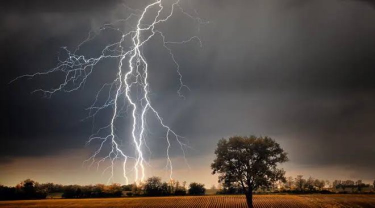 Foudre à Bissikrima : Trois femmes tuées alors qu'elles s'abritaient de la pluie
