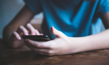 Une étudiante électrocutée en utilisant son téléphone : le témoignage bouleversant de sa mère