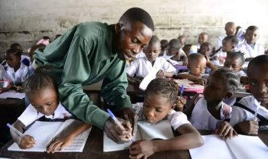 Rentrée scolaire : le SLECG exige la régularisation des salaires gelés des enseignants
