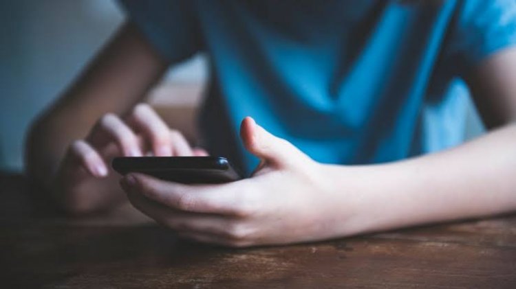 Une étudiante électrocutée en utilisant son téléphone : le témoignage bouleversant de sa mère
