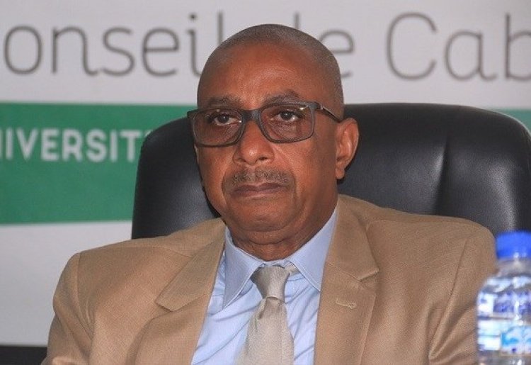 Bano Barry interpelle Doumbouya : « Les ministères doivent cesser de fonctionner en républiques séparées »