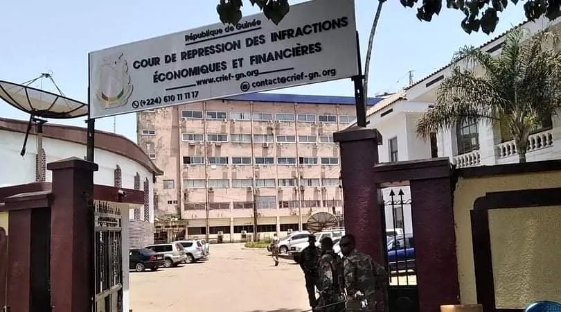 La Cour de répression des infractions économiques et financières examine l’affaire opposant Ecobank à deux huissiers