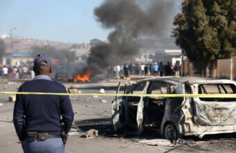 Bâtiment institutionnel en Afrique du Sud dans le contexte des élections locales et des violences politiques présumées