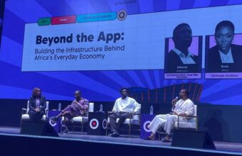 Discussion sur les infrastructures nécessaires au développement des entreprises numériques africaines lors d’un panel