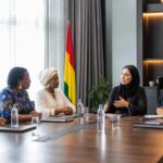 Illustration de femmes d’affaires africaines et arabes lors d’un échange professionnel