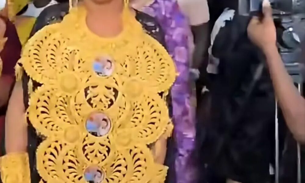 Cérémonie de mariage fastueuse à Bamako associée à des cadeaux en or et en diamant