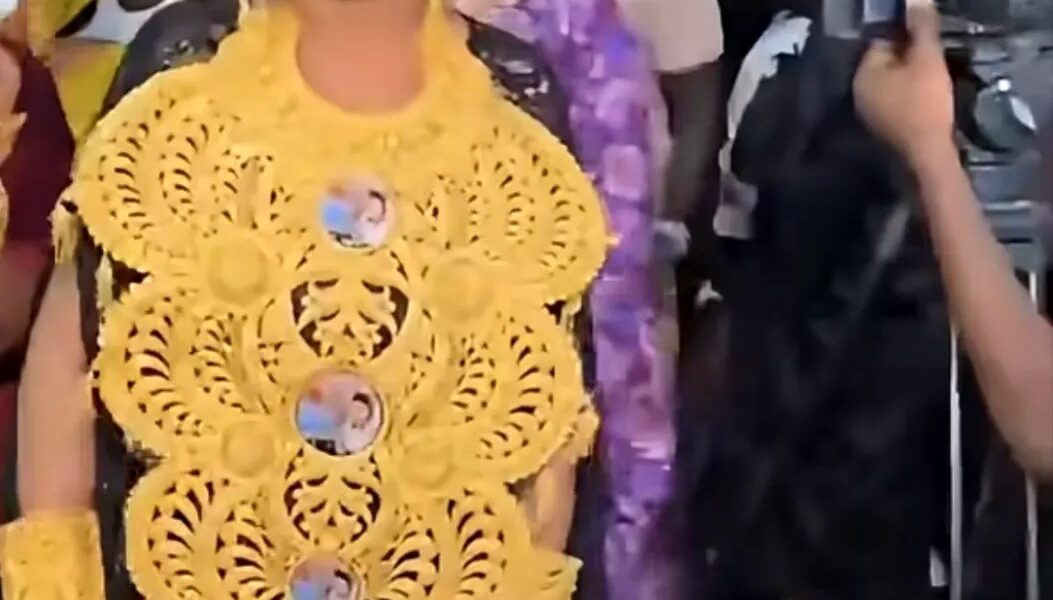 Cérémonie de mariage fastueuse à Bamako associée à des cadeaux en or et en diamant