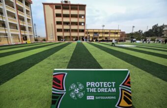 Nouveau terrain de football remis par la CAF à l’école préparatoire de Sawada en Égypte