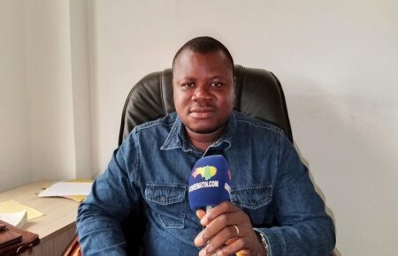 Élèves dans un établissement scolaire à Conakry
