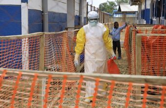 Illustration d’une équipe de santé mobilisée face à une épidémie d’Ebola en République démocratique du Congo