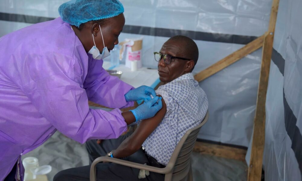 Des professionnels de santé participant à la réponse contre Ebola à Bunia, en République démocratique du Congo
