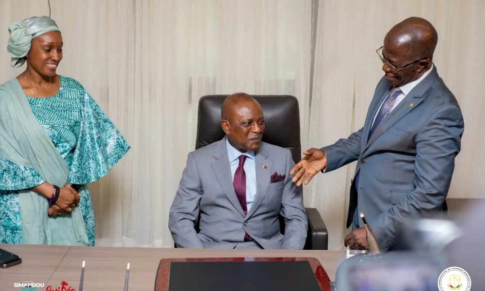 Fana Soumah lors de sa prise de fonctions à la tête du département chargé de la Communication, de l’Économie numérique et de l’Innovation