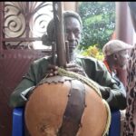 Danse et instruments traditionnels lors d’une manifestation culturelle à Forécariah