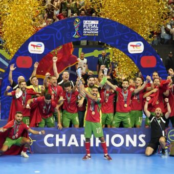 La sélection marocaine de futsal célèbre son titre africain à Rabat