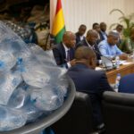 Sachets plastiques destinés au conditionnement de l’eau minérale en Guinée