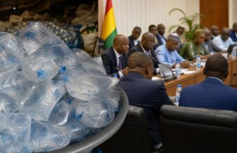 Sachets plastiques destinés au conditionnement de l’eau minérale en Guinée