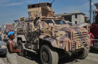 Des membres d’une force de sécurité en opération en Haïti