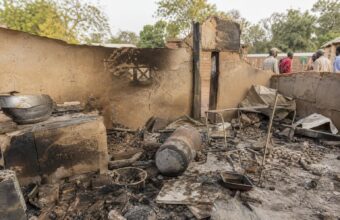 Dégâts après l’explosion d’une bouteille de gaz dans un garage de Farako 2 à Kankan