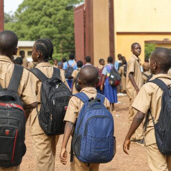 Élèves et enseignants lors de la rentrée scolaire 2026-2027 à Kankan