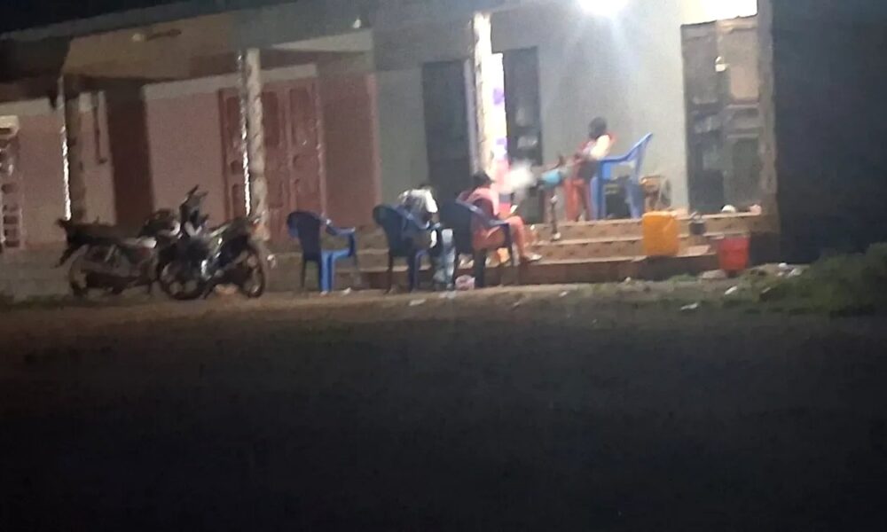 Point de vente informel de chicha dans le quartier de Kankankoura