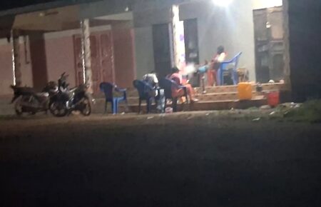 Point de vente informel de chicha dans le quartier de Kankankoura