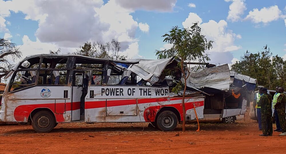 Accident impliquant un bus et un camion sur une route du Kenya