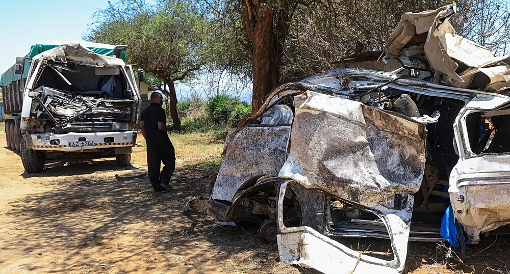 Illustration d'une collision routière au Kenya impliquant un minibus et un camion