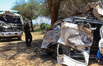 Illustration d'une collision routière au Kenya impliquant un minibus et un camion