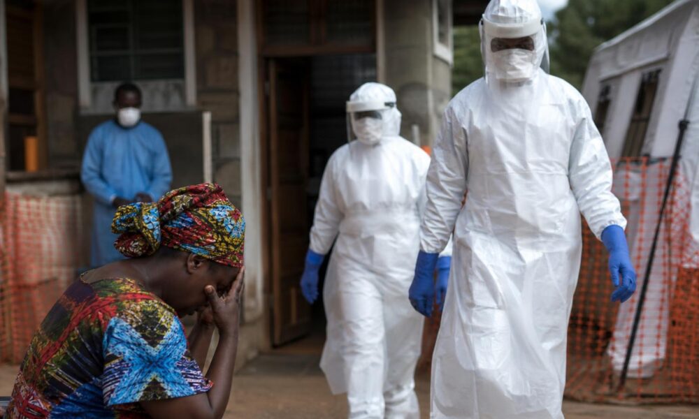 Les autorités kényanes suivent 28 contacts après le premier décès lié à Ebola dans le pays
