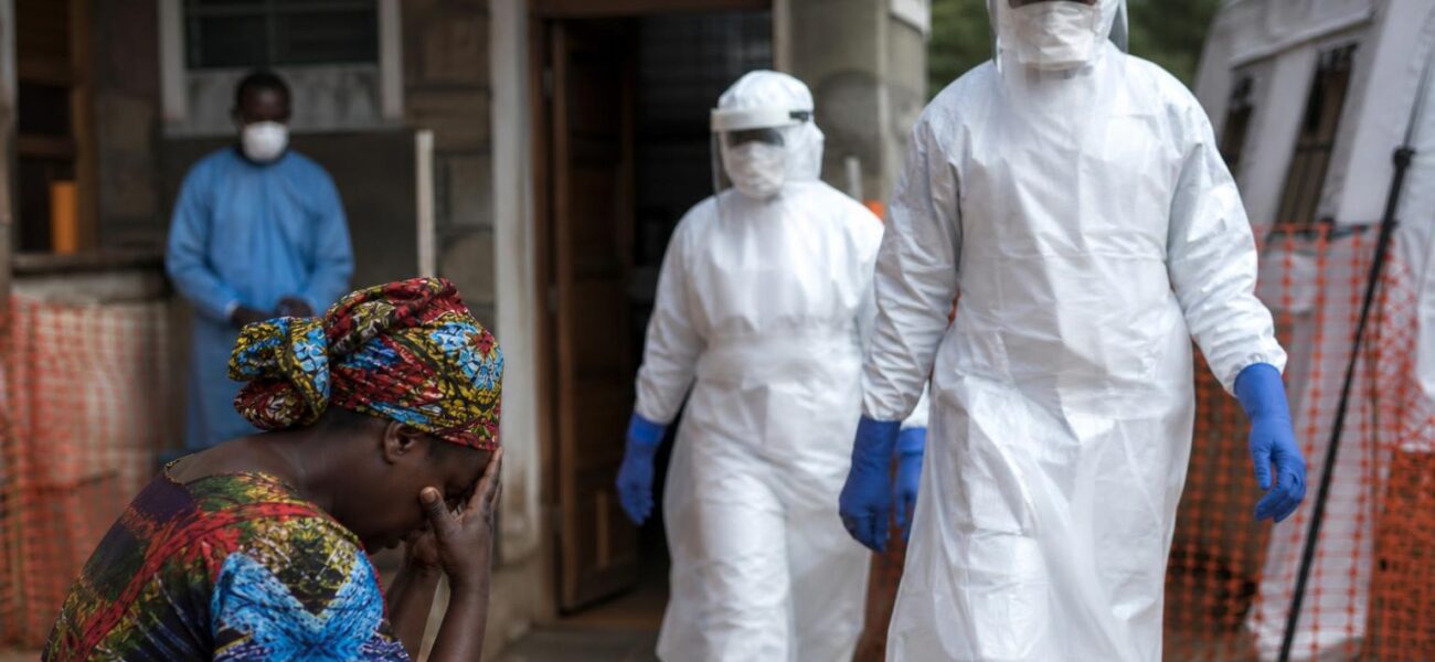 Les autorités kényanes suivent 28 contacts après le premier décès lié à Ebola dans le pays