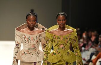 Des modèles présentent des créations africaines lors de Lagos Fashion Week à Lagos