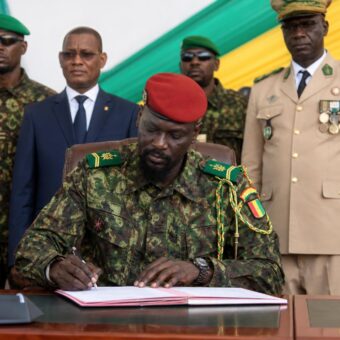 Mamadi Doumbouya, président de la République et commandant en chef suprême des forces armées