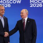 Masoud Pezeshkian et Vladimir Poutine lors de discussions à Moscou