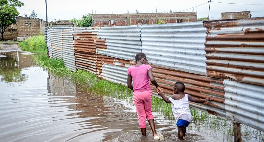 Paysage du Mozambique exposé aux risques climatiques annoncés pour 2026