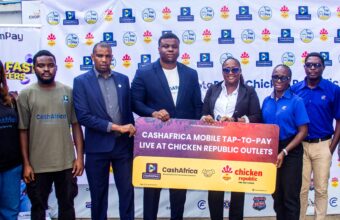 Paiement mobile sans contact dans un restaurant Chicken Republic au Nigeria