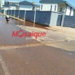 Fissure et affaissement de la chaussée sur l’axe Kiroty-Nongo près du stade Petit Sory