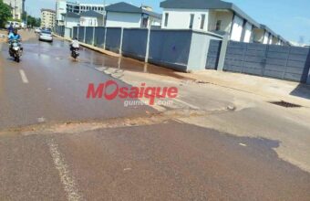 Fissure et affaissement de la chaussée sur l’axe Kiroty-Nongo près du stade Petit Sory