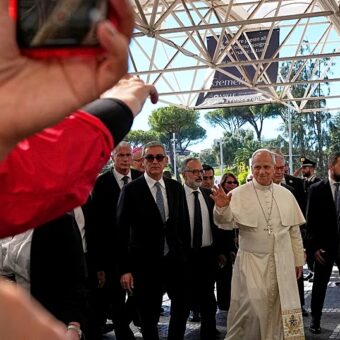 Pape Léon XIV après son opération à l’hôpital Gemelli de Rome